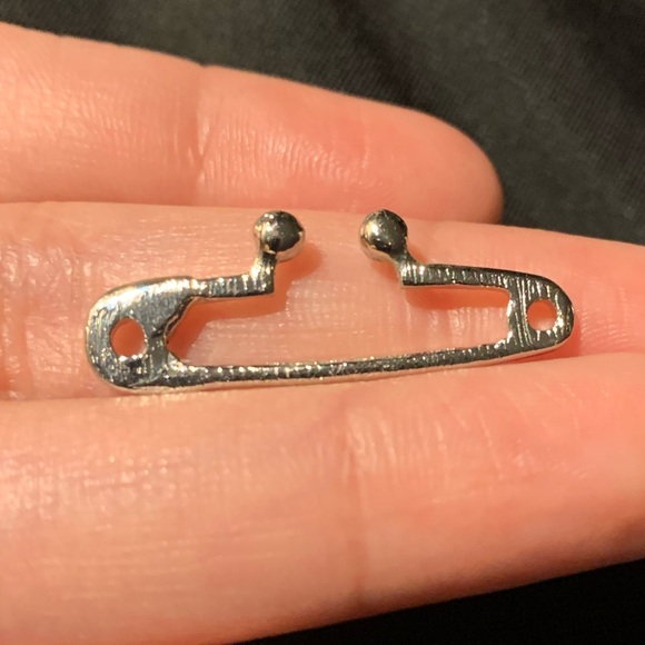 3/$10 Fake safety pin septum ring - Picture 2 of 2
